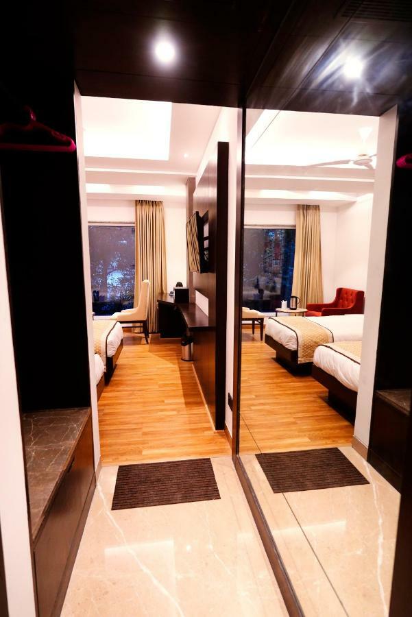 Hotel City Pride With Free Airport Pickup Нью-Дели Экстерьер фото